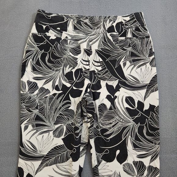 Chico's Women .5 US 6 Black Floral Mid Rise Skinny Pull On Ankle Pants - Picture 3 of 10